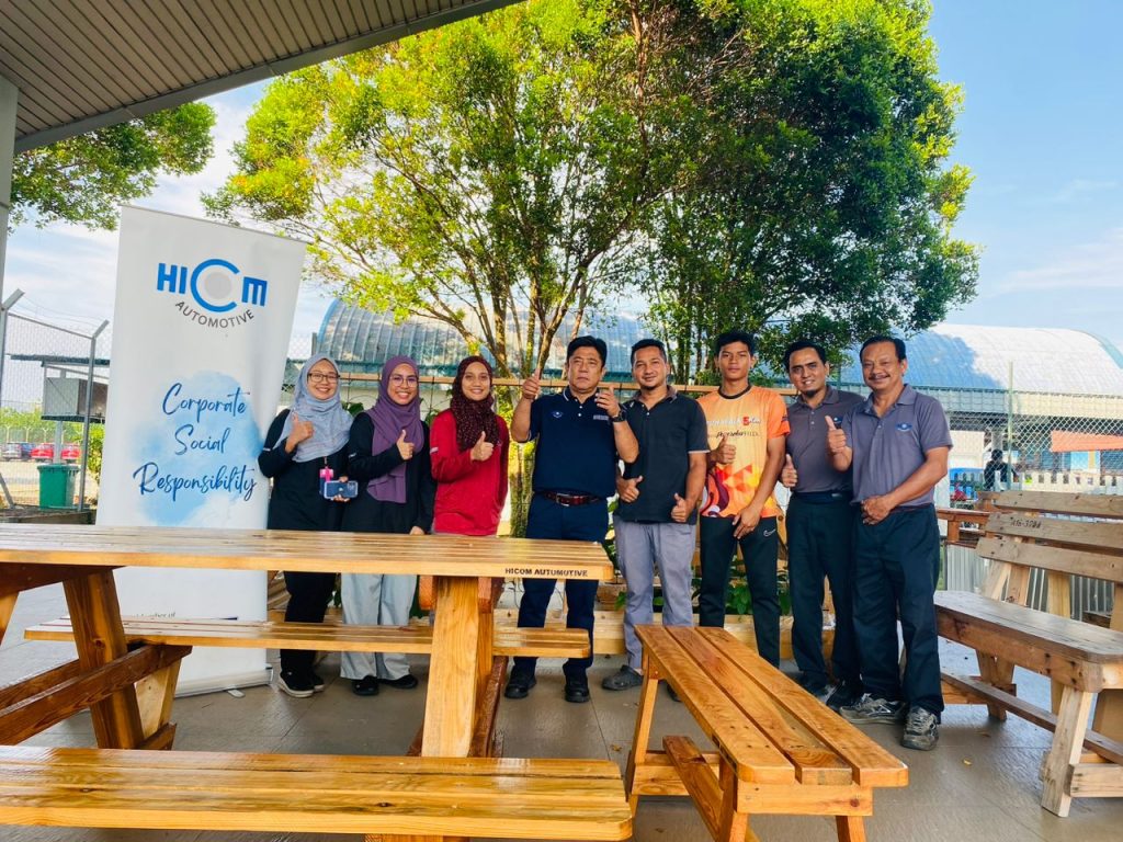 Program Sumbangan Set Kerusi Meja Kepada SMK Bukit Sagu