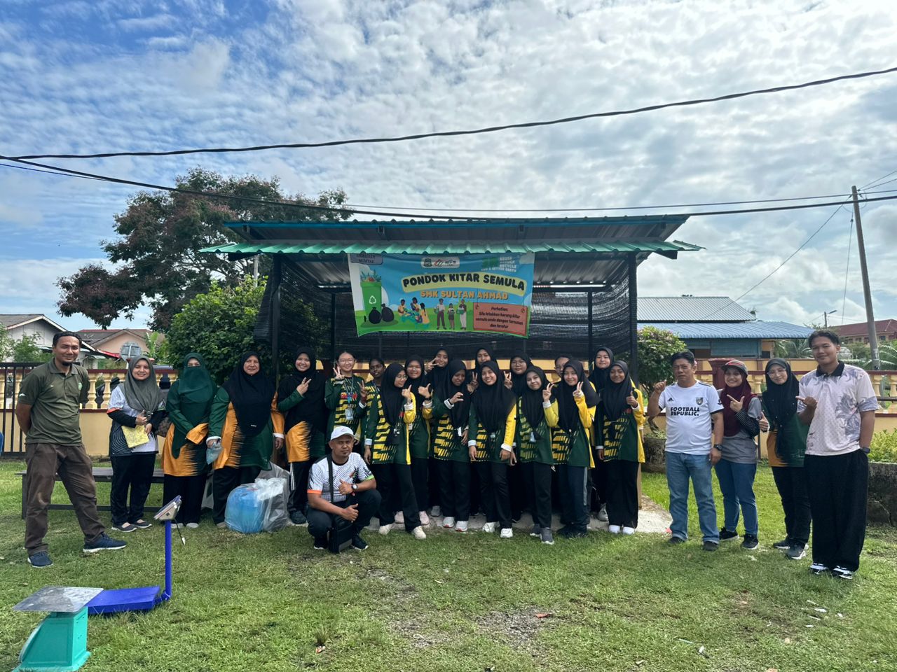 Program Khidmat Sosial Dengan Kerjasama SMK Sultan Ahmad